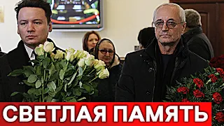 Ушел вслед за женой : умер знаменитый артист...