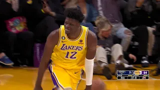 Mo Bamba is shocked by LeBron James' turn into Magic Johnson and makes an incredible pass to him