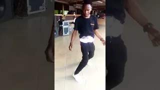 NT dancing to 4na5 ipompe