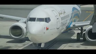 حركة الطيران في مطار مسقط الدولي،، اقلاع وهبوط الطائرات  busy movement at MCT, Take off and landing