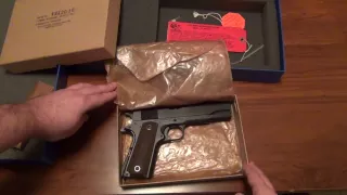 Colt M1911A1 Re-Issue (Close-up and unboxing)