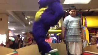 Chuck E Cheese Mascots Go Crazy!