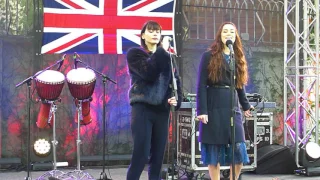 Lucie Jones and Emmelie De Forest cover "Chasing Cars"