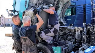 Mercedes ACTROS ! Moim zdaniem najgorszy model ciężarówki do wymiany chłodnicy w warunkach polowych.