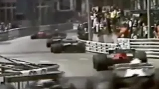 Monaco 1979: Gilles Villeneuve (Ferrari) overtakes Niki Lauda