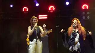 Wynonna Judd & Brandi Carlile - Ain't No Thang - Bra's thrown at Wy - Girls Just Wanna - Mexico 1/10