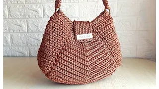 Crochet women's bag with an easy elegant design