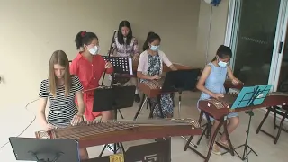 Xue Bing Ellingworth Guzheng and Erhu student Ensemble rehearsal.