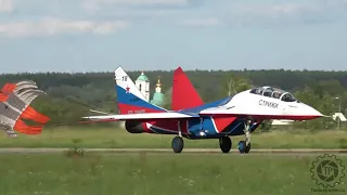 Training flights of the Swifts aerobatic team / Тренировочные полеты пилотажной группы Стрижи