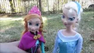 Disney Frozen dolls Anna and Elsa of Arendelle Easter egg hunt adventure