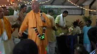Bhakti Marga Maharaj Singing Kirtan