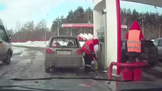 Заправщики воруют бензин