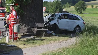 Tödlicher Verkehrsunfall: PKW bei Tollet frontal gegen Baum gekracht