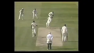 ENGLAND v WEST INDIES 4th TEST MATCH DAY 4 HEADINGLEY JULY 25 1988 ALLAN LAMB CURTLY AMBROSE