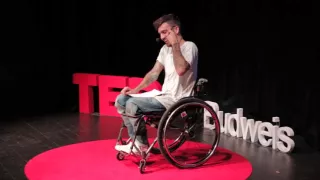 Život = párty | Bekim Aziri | TEDxBudweis