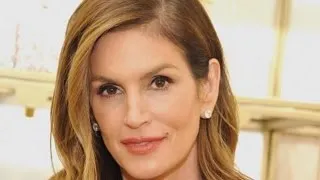 EXCLUSIVE: Cindy Crawford Reflects on Aging in the Spotlight