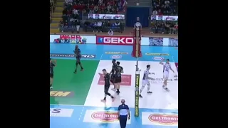 Kaziyski saves the ball with his FOOT 😱