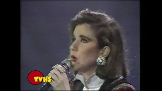 Céline Dion  -  D'abord c'est quoi l'amour - Lors d'un gala en 1988