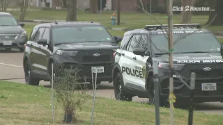 Man's body found in bayou in SW Houston, HPD says