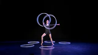 Laura Savolainen - 7 Rings (hula hoops act 2021)