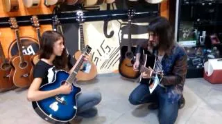 Bumblefoot plays with fan on Workshop - Recife