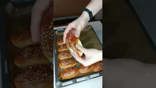 Воздушные пирожки с луком и яйцом🥨