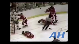 NHL Oct. 8, 1982 Minnesota North Stars v Detroit Red Wings (R) (HL) Willi Plett v John Barrett