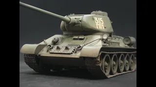 ZVEZDA 1/35 T-34/85 1944  SOVIET MEDIUM TANK