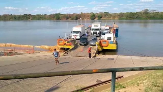 chegada da balsa em Manga MG.