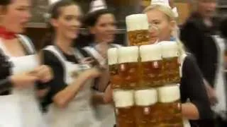 Oktoberfest - Waitress carries 13 Mass