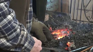 Starting and maintaining a coal forge fire - basic blacksmithing