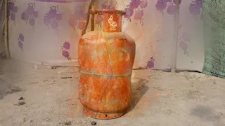 Gas cylinder blast experiment