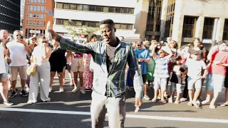 INCRÍVEL A VOZ DESSE JOVEM 👨 É DE ARREPIAR DEBAIXO DE UM SOL MUITO FORTE ELE CANTAR  🎤 ALELUIA VEJA