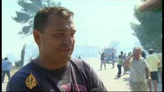 Thousands flee raging Athens fires - Aug 23  09