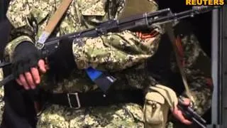 Константиновский горсовет окружен вооруженными боевиками и счастливыми сепаратистами
