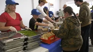 Gold Coast charity provides Christmas feast for hundreds in need