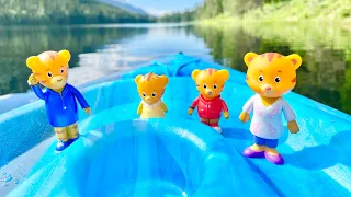Daniel Tiger Toys Kayaking TURTLES Water Lake Video For Kids