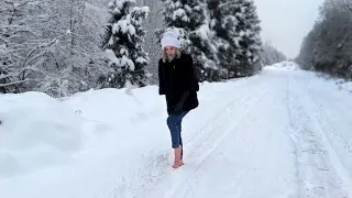 Vika Walking Barefoot on Snow, Barefoot Snow Walking, Frozen Feet, Girl on Snow Barefoot (# 925)