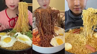 Mukbanger Eating Too Much Noodles