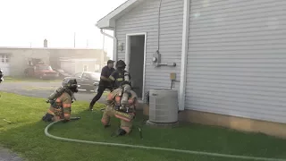 PRE-ARRIVAL: Firefighters stretching into a kitchen fire, North Catasauqua, PA 09/11/17