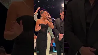 MAIARA E HUGO CANTANDO JUNTOS NO EVENTO LEILÃO DO NEYMAR