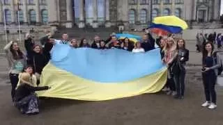 Поем гимн Украины в Берлине