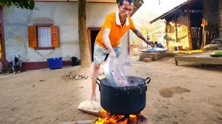 Village Food in Laos - SPICY CHILI WOOD and AUTHENTIC KHMU FOOD in Luang Prabang!