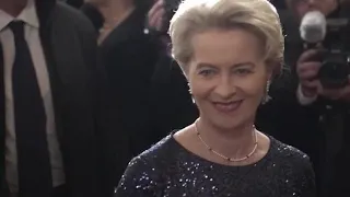 Von der Leyen alla Scala: «La cultura russa va onorata, non permettiamo a Putin di distruggerla»