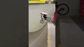 ПОПРОБОВАЛ БАРСПИН НА РЕЗИ 😆 #bmx #bmxlife