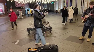 Попурри - девушки Маши и сложное противостояние между двумя строптивыми уличными музыкантами #Moscow