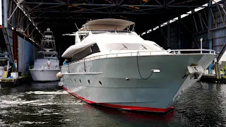Massive Yacht Struggles To Dock ! (Miami River Chit Show !)