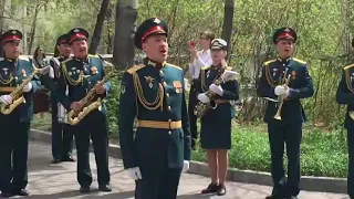 Военный оркестр в Хабаровске поздравил ветеранов - 2