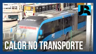 Brasileiros precisam enfrentar o transporte público em meio à onda de calor que atinge o país