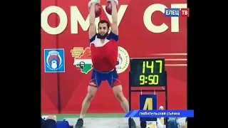 Представитель елецкого «Спартака» Мовсар Сулейманов установил рекорд России в подъёме гири